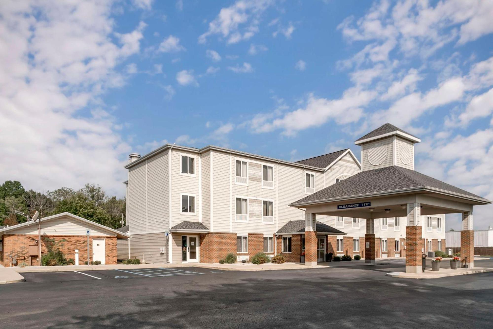Best Western Beacon Inn Grand Haven Esterno foto
