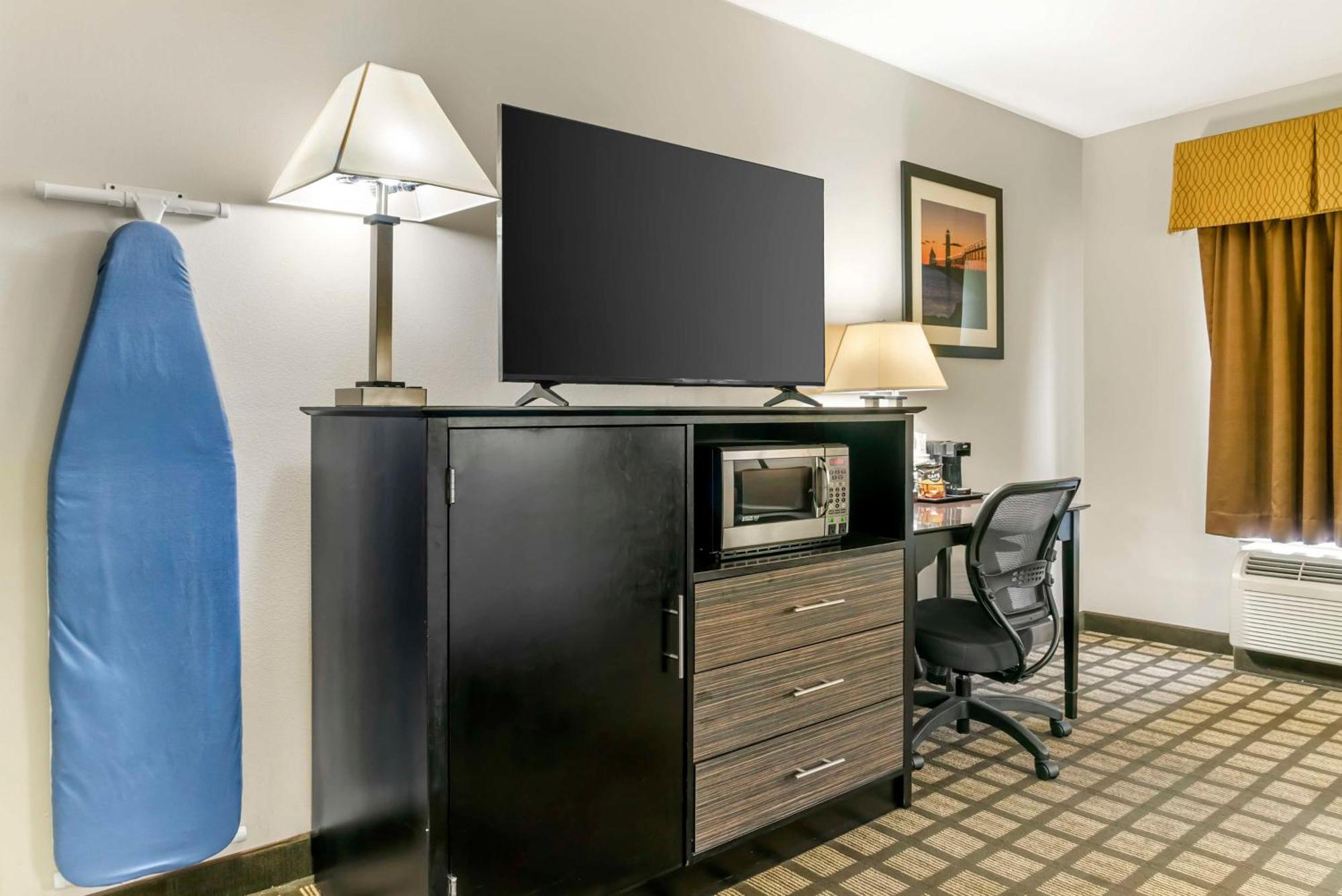Best Western Beacon Inn Grand Haven Esterno foto
